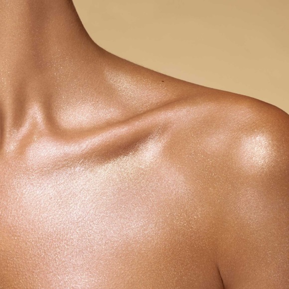 Nabla Body Glow Oil-Gel Body Highlighter - Picture 10 of 13